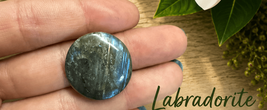 Labradorite : vertus, signification et magie de la pierre de transformation